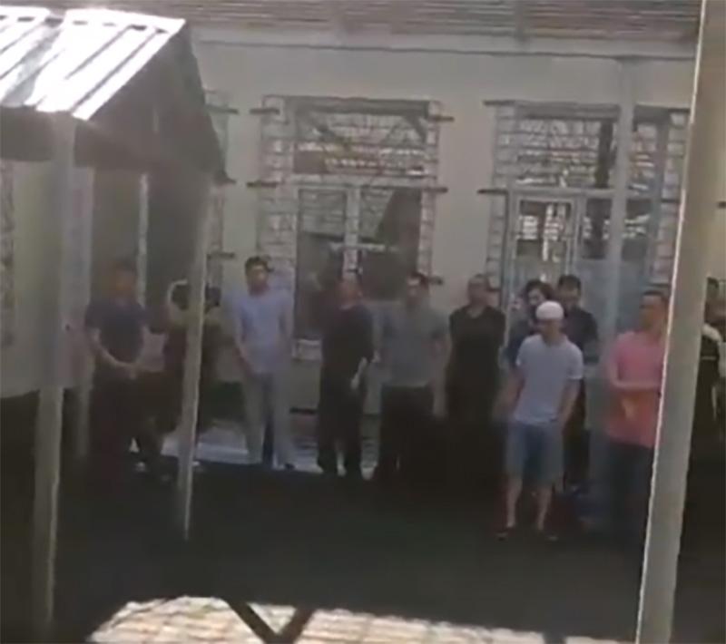 Около сорока мигрантов устроили протест в томском Центре временного содержания