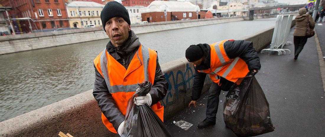мигранты уборка улиц в россии