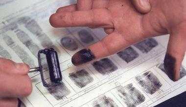 отпечатки пальцев мигрантам